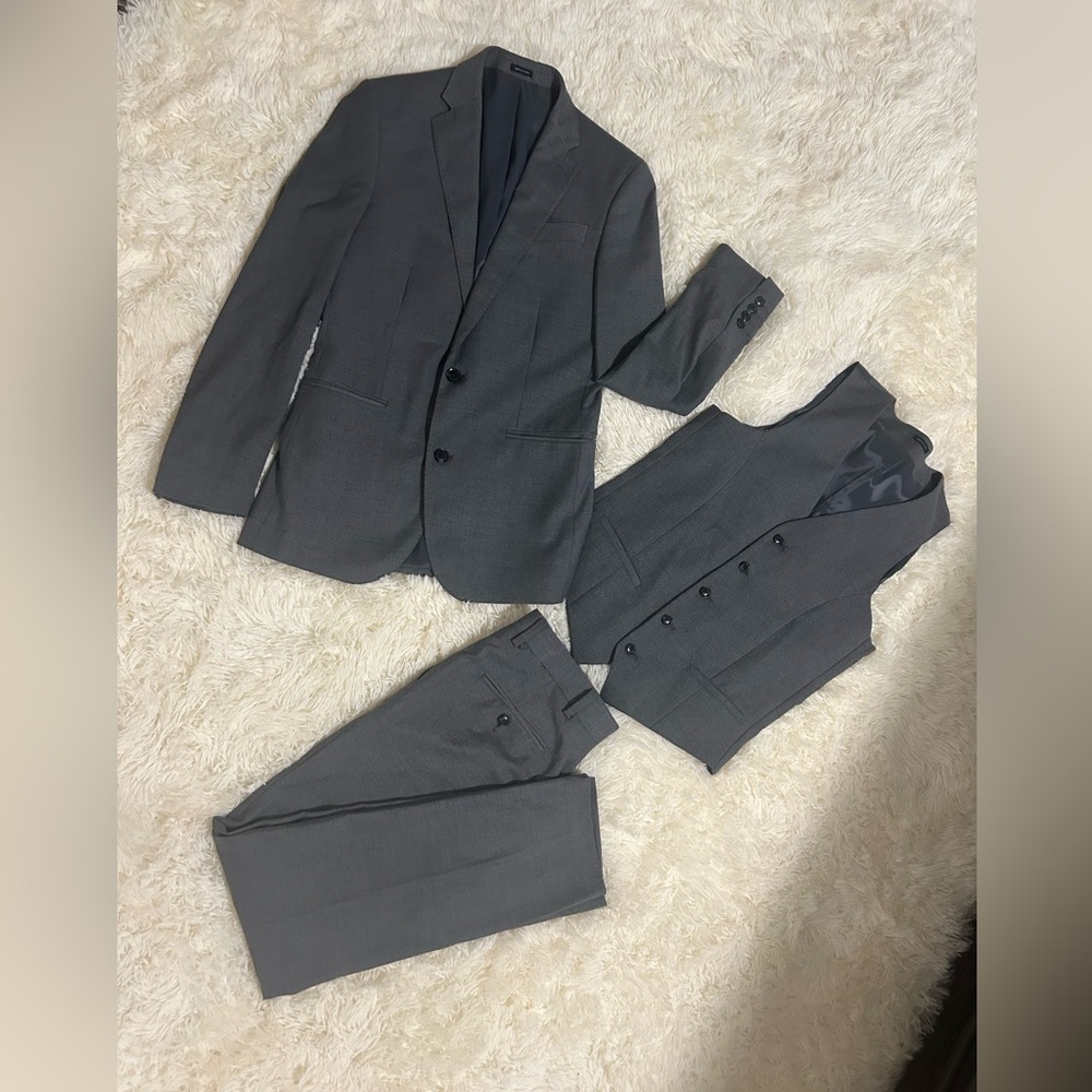 Men’s 36S Grey Suit *Easter Sunday Special*